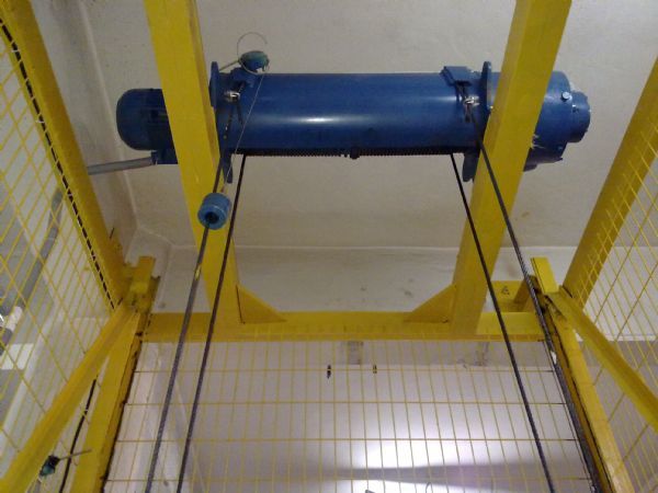 Döner Arabalı Vinçler